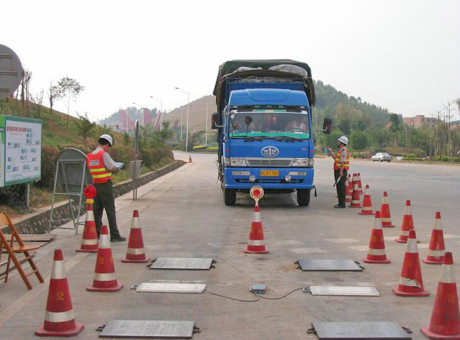 軸重秤-高速公路交警專用地磅、便攜式公路超載檢測系統(tǒng)